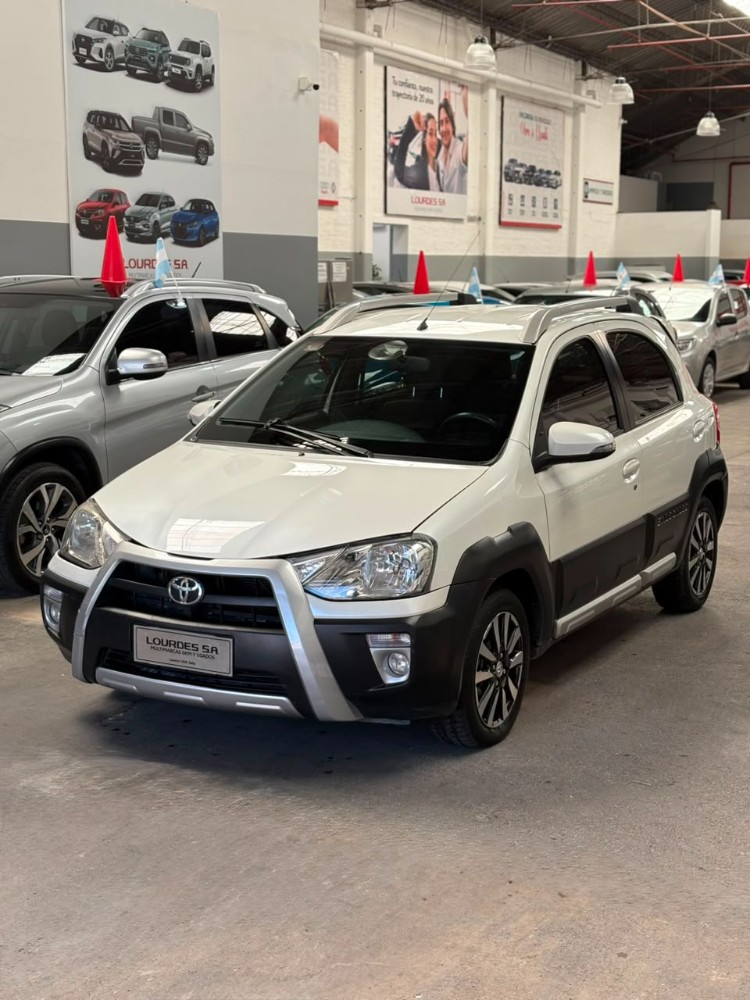 Toyota Etios  Cross MT 